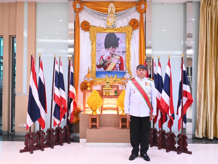 รองปลัดฯ สุนทร เฝ้ารับเสด็จ พระราชินี เสด็จฯ แทนพระองค์ทรงบำเพ็ญพระราชกุศลถวายผ้าพระกฐิน วัดโสมนัสราชวรวิหาร