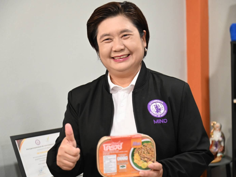 รองปลัดฯ ดวงดาว ลุยเมืองโคราช เยี่ยมโรงหมี่หนองหัวฟาน ผู้ประกอบการเอสเอ็มอีดาวเด่นเตรียมขนสินค้าเข้า 7-11