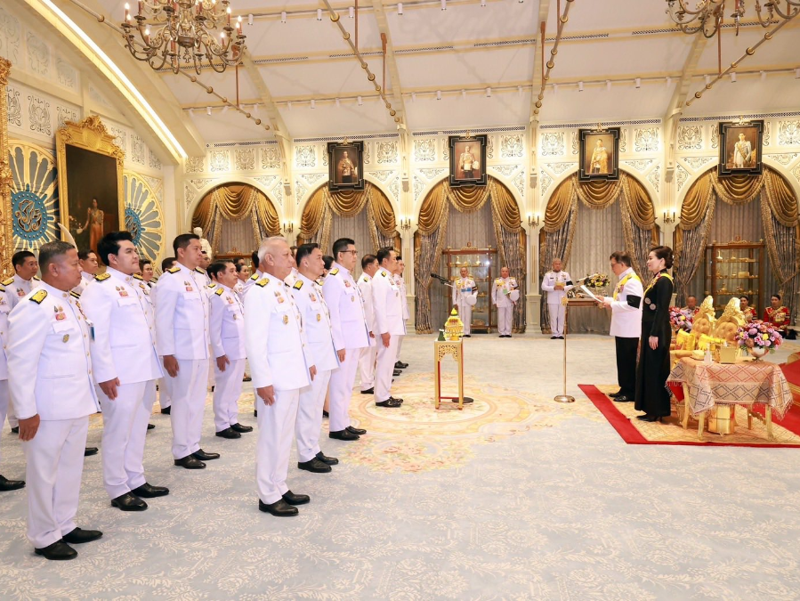 “ในหลวง-พระราชินี